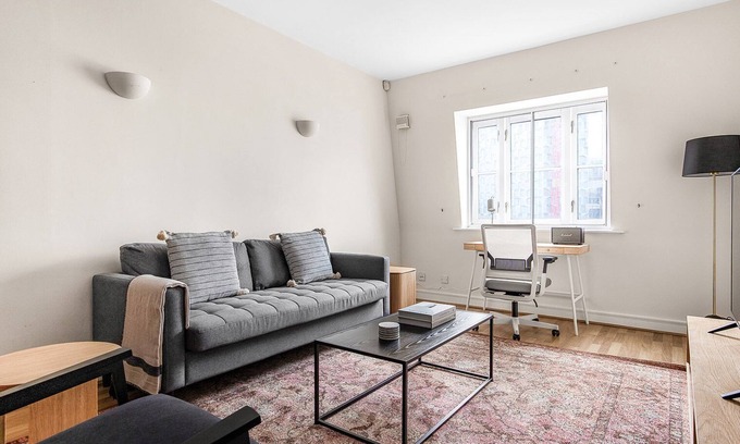 Riverside Apartment | Dreamy London Bridge 2BR, nr The Shard & Tube Station, by Blueground