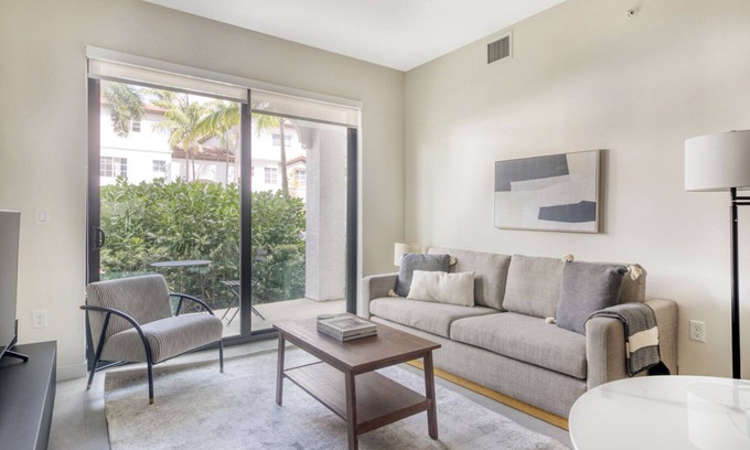 Miramar Apartment | Dreamy Miramar 2BR w/Gym, Pool & W/D, nr WF, by Blueground