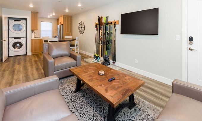 Cottonwood Heights Apartment | Dreamy new 2BR unit with superior ski access!