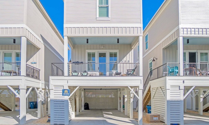 Gulf Shores House | Dreamy oceanfront condo with beach access, onsite pool, EV charger