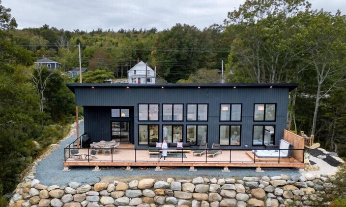 Port Mouton House | Dreamy Oceanfront Escape Hot tub & Sauna