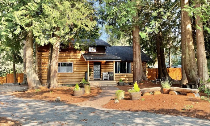 Camano Island House | Dreamy trees & woodsy views just up from Tyee Beach… Camano Log House