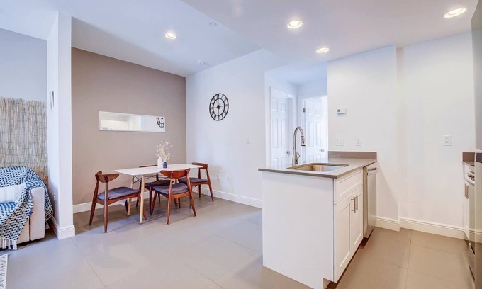 Allapattah Apartment | Dreamy Urban Retreat - 1BR/2BA Wynwood near beach!