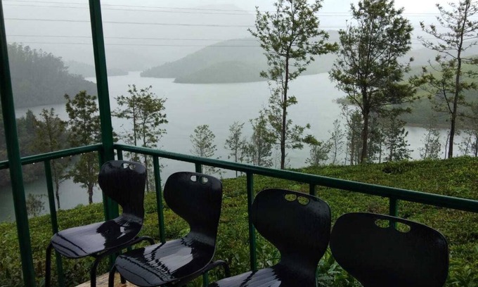 Mulligoor Resort | Dreamz Avalanche Lake View Resort