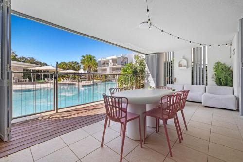 Casuarina Apartment | Drift 3 South with Swim-Up Balcony