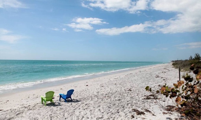 Placida House | Driftwood Cottage: Quaint Old Florida Beachfront Cottage.