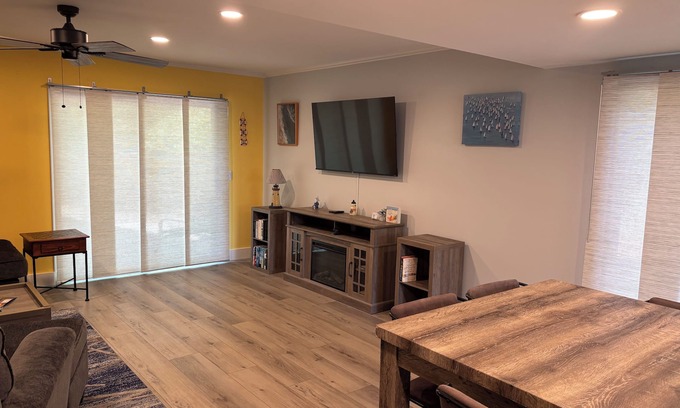 Folly Field Condo | Driftwood Den - Walk to Folly Field Beach from Spacious 3BR/2.5BA Condo