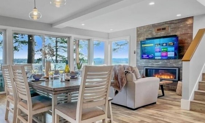 Lummi Island House | Driftwood Dreams: Enjoy the view! Guest favorite!