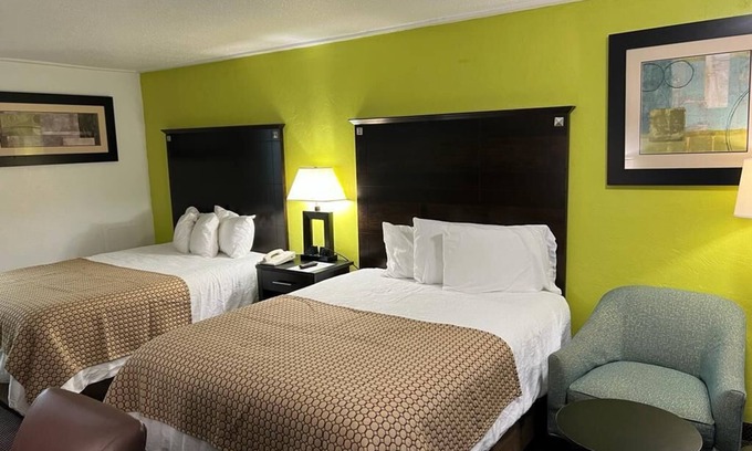 Lake City Hotel | Driftwood Inn