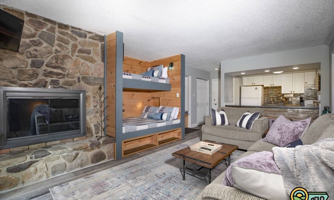 Mount Jackson Condo | Driftwood Lodge (#224) | Ski/MTB/Golf | Awesome mountain views | Super cool bunk beds!