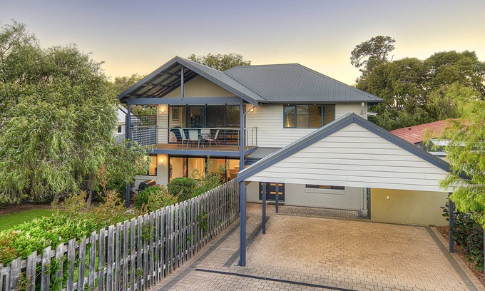 Dunsborough House | Driftwood on Gibney