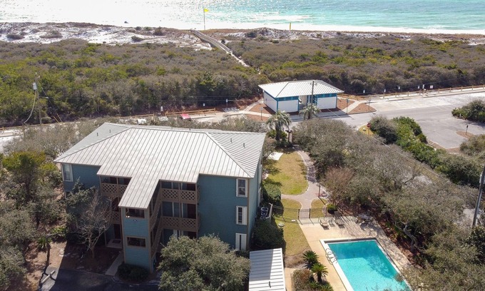 Inlet Beach Condo | Driftwood- Steps to the beach!- Sleeps 6