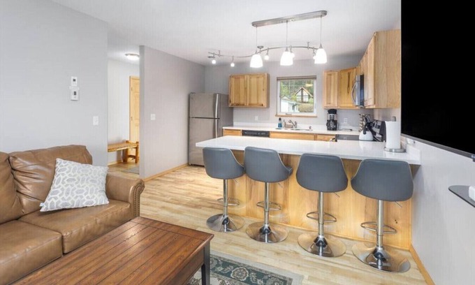 Seward Apartment | Driftwood Suites - SeaStar (#4)