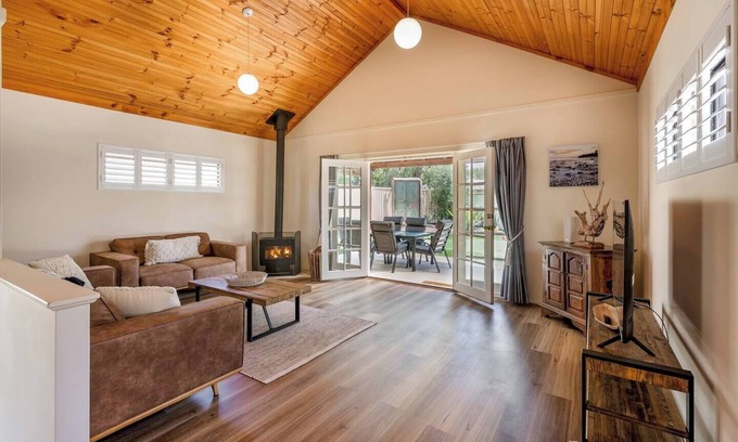 Dunsborough House | Driftwood True Beachside Bliss with Games Galore