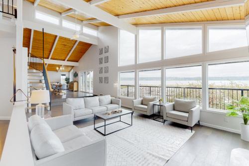 Camano Island House | Driftwood Waves