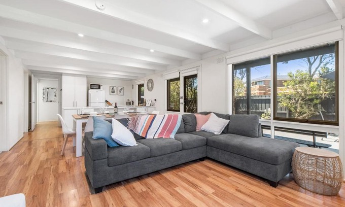 Safety Beach House | Dromana Beach Holiday House *3 minutes to the sand