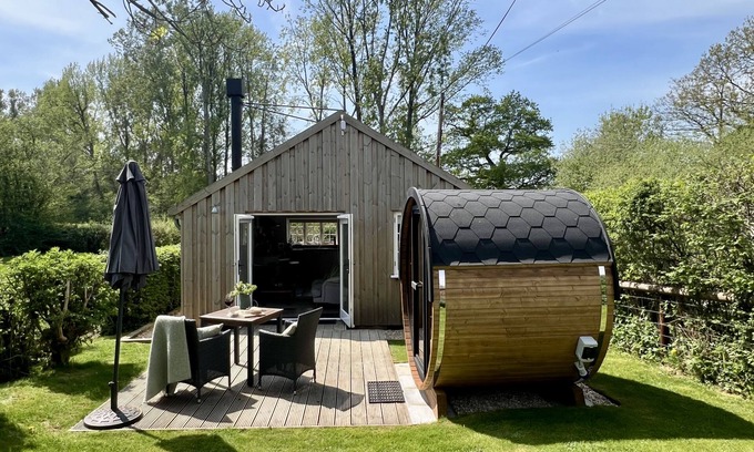 Chard Cottage | Drovers Run - sleeps 2 guests in 1 bedroom
