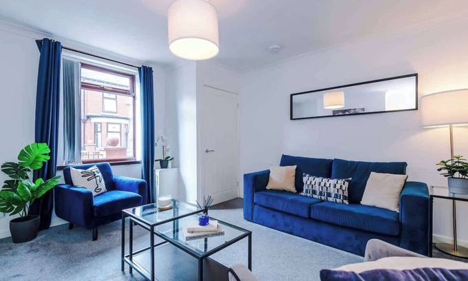 Manchester House | Droylsden House Summa