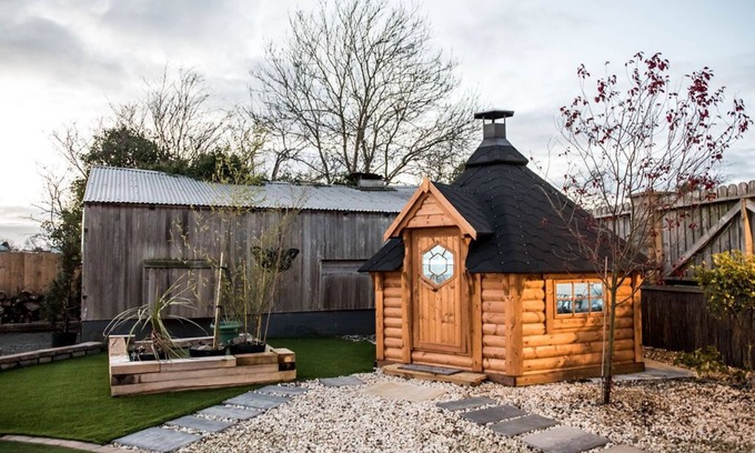 Lisburn House | Drumbo Country House - 16ppl, Hot Tub, Sauna, Gym & BBQ Hut