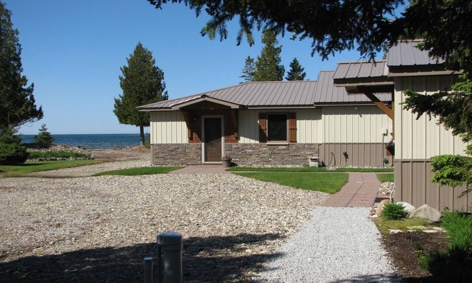 Drummond Island House | Drummond Island Hotel & Vacation Homes - Bass Cove Landing