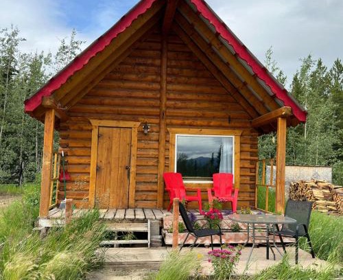 Whitehorse Ski Chalet | Dry Log Cabin with Mountain Views