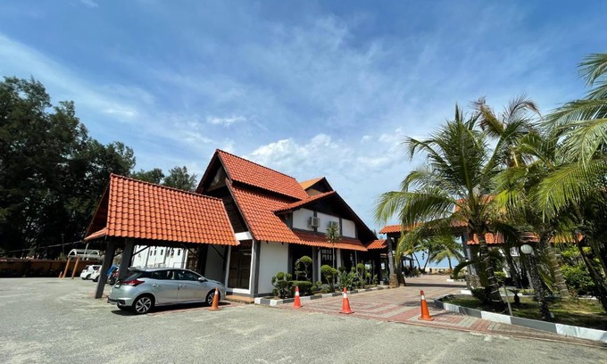Batu Buruk Resort | DSH Batu Burok Beach Resort