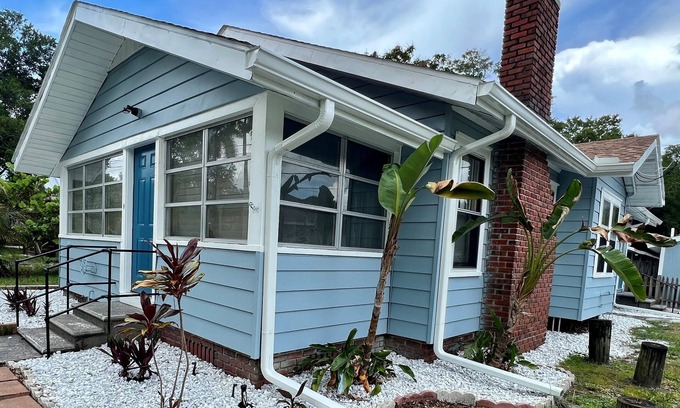 Bradenton House | DT Bradenton 2/1 Charmer - walk to DT & Riverwalk, easy access to Anna Maria