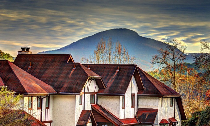 Helen House | DT Helen on River Sleep 10-14, 3-4BR, 2-3.5BA Yonah View: Das Mahlberg Gastehaus