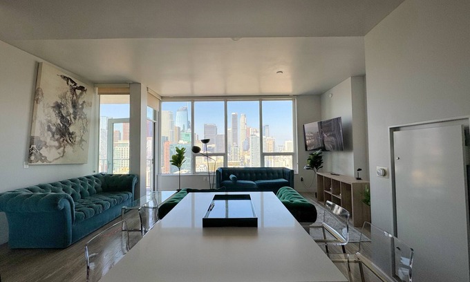 Downtown Los Angeles Apartment | Dtla Luxury High Rise