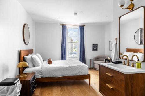 Bangor Apartment | DTWN Bangor, Historic Bldg, Fast Wi-Fi, 50 in TV, Room # 204