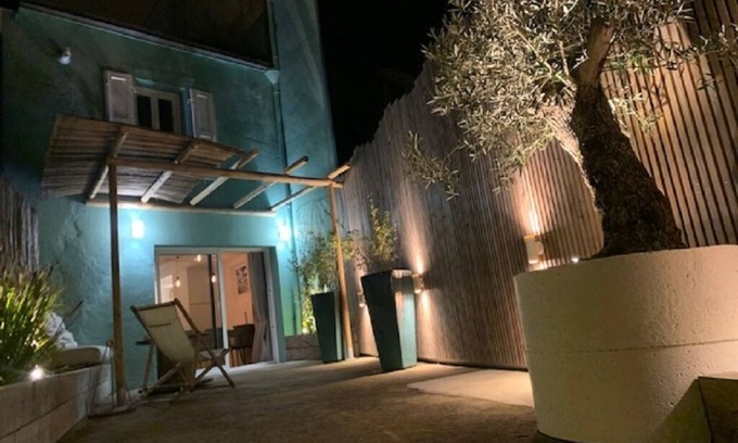 Vannes House | DU MANN small house with garden on the Port of VANNES with private parking lot