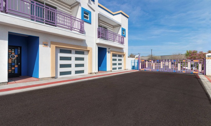 Paradise Valley Village Apartment | Dual Suite Luxury - Pool - Garage in vibrant Phoenix and Scottsdale
