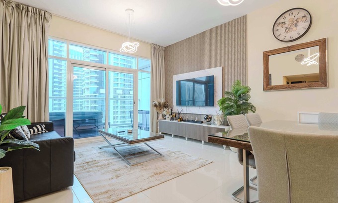 Dubai Marina Apartment | Dubai Marina, Jacuzzi, Perfect for Groups & Family