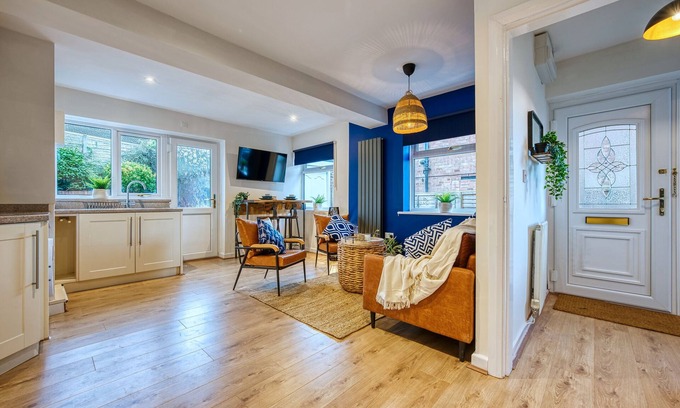 Dudley House | Dudley-5 beds-Contractors-parking-long stay!