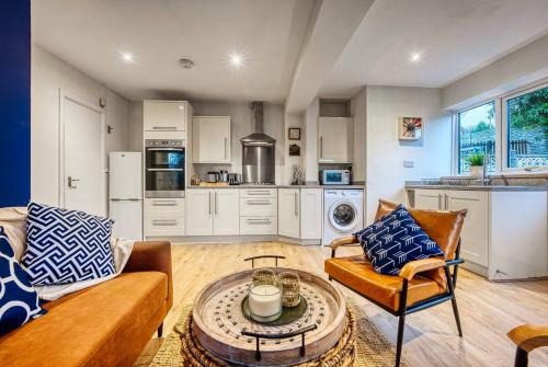 Dudley House | Dudley-5 Beds-contractors-parking-long Stay!