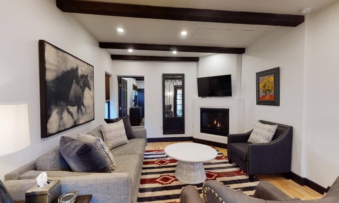 Downtown Santa Fe House | Dulce Casita: Downtown Railyard District, short walk to Plaza