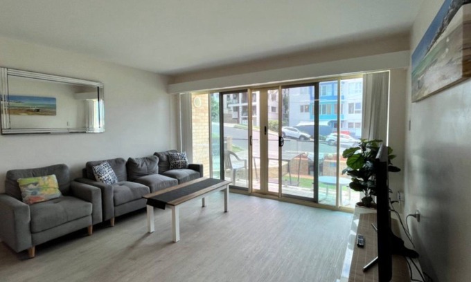 Kings Beach Apartment | Dulkara Unit 4 - A lovely 2 bedroom unit located right on Kings Beach