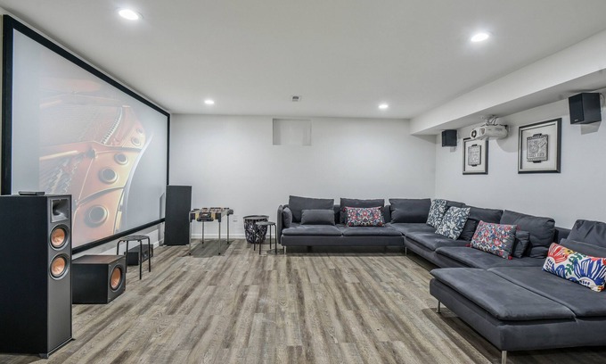 Fairfax House | Dulles Luxury: Movie Theater, Grill, Gazebo !