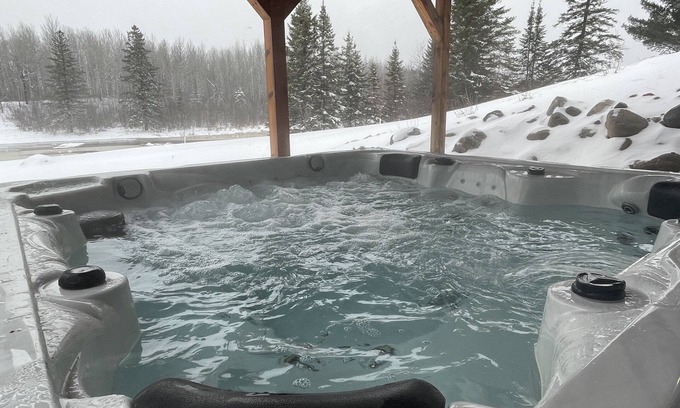 Saginaw House | Duluth Area Private Retreat