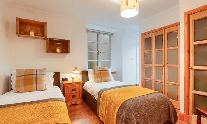 Comrie House | Dundas Flat, 1 bedroom, Comrie
