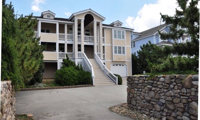 Nags Head House | Duneridge Estates 10: Oceanfront, Pool, Hot Tub