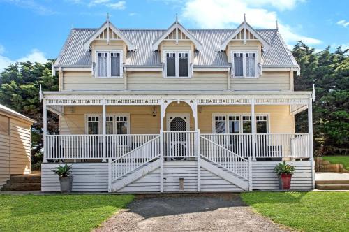 Port Fairy Villa | Dunes - Elegant Beach Villa with huge heated swim spa