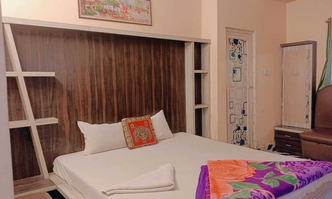 Kalighat Hotel | Duniya Guest House