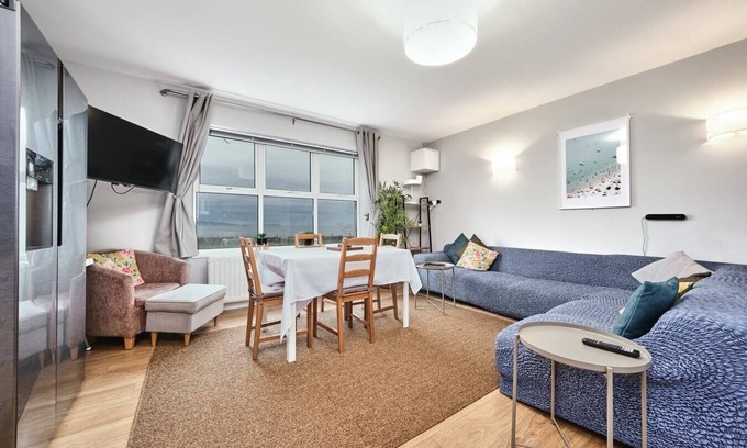 Portrush Apartment | Dunluce Park 6 ~ Deluxe Penthouse with Fab Seaview