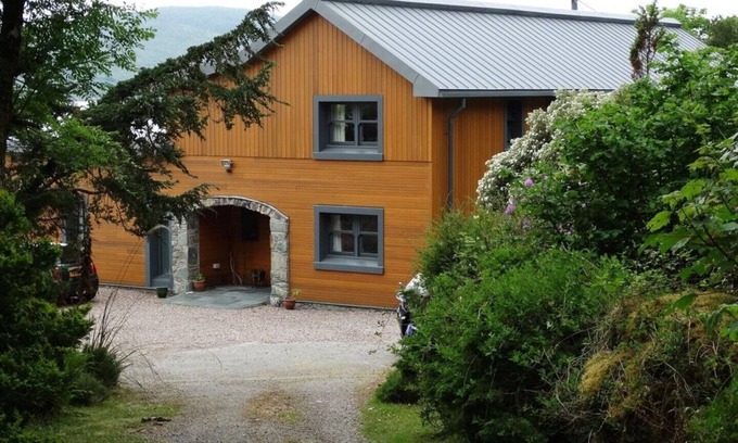 Tarbert House | Dunmore Villa, 6BR Sleeps 12, situated on the loch