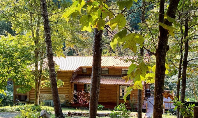 Sevierville Cabin | Dunn Creek Hideaway: a serene, true log cabin on the creek
