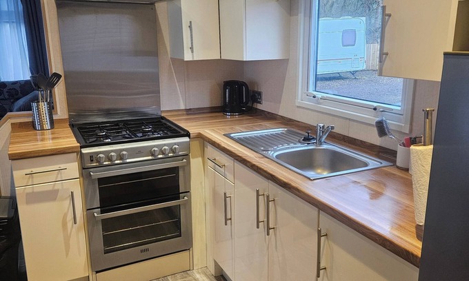 Kilmun Apartment | DunoonCaravan/2Bed/Sleeps4/ScenicwWalks/Tv/Wifi