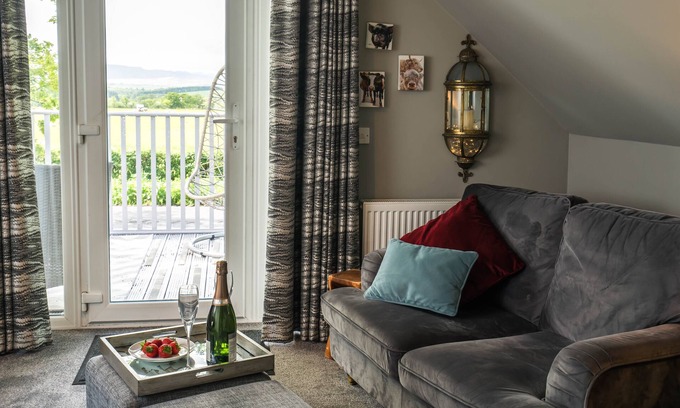 Fintry Apartment | Dunroamin Apartment