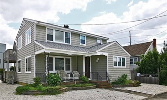 North Beach Haven House | Duplex 1st fl; Ocean Side; Beach Badges; Outdoor Shower; WiFi 40794