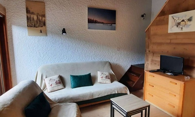 Les Gets Apartment | Duplex 2 BR, Sleeps 6 - Steps to Lift, Quiet Area, Garage, Forest Views
